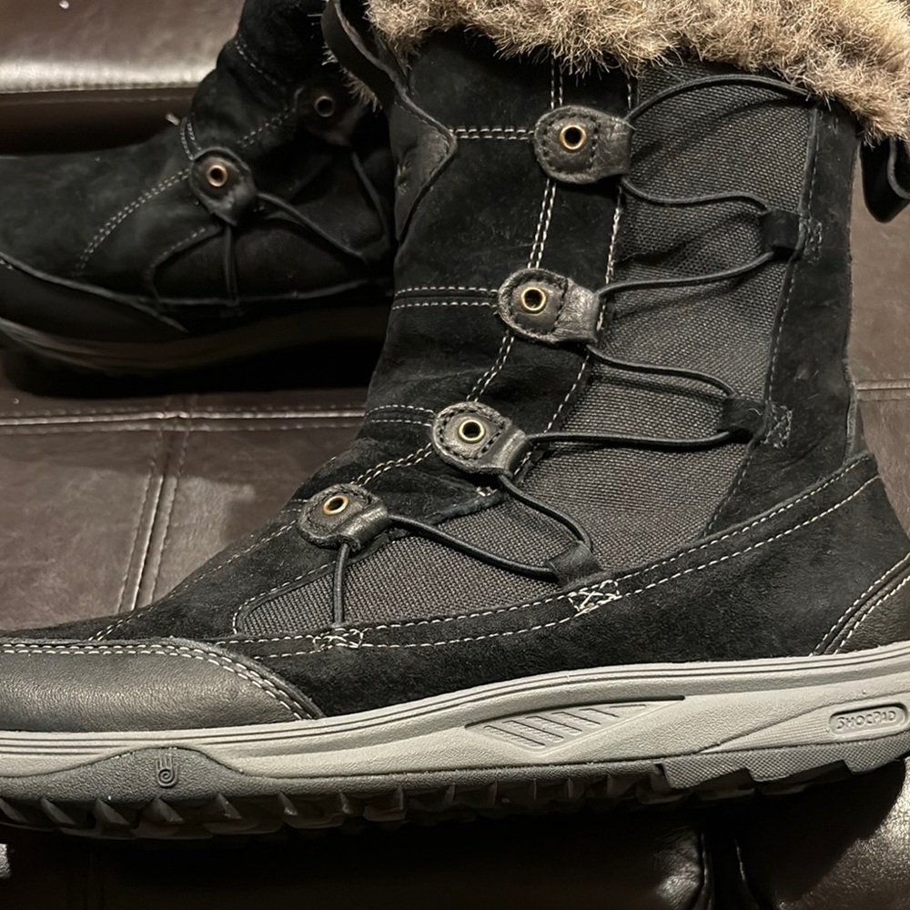 Teva Women's Black Winter Boots, size 9 - Picture 3 of 12